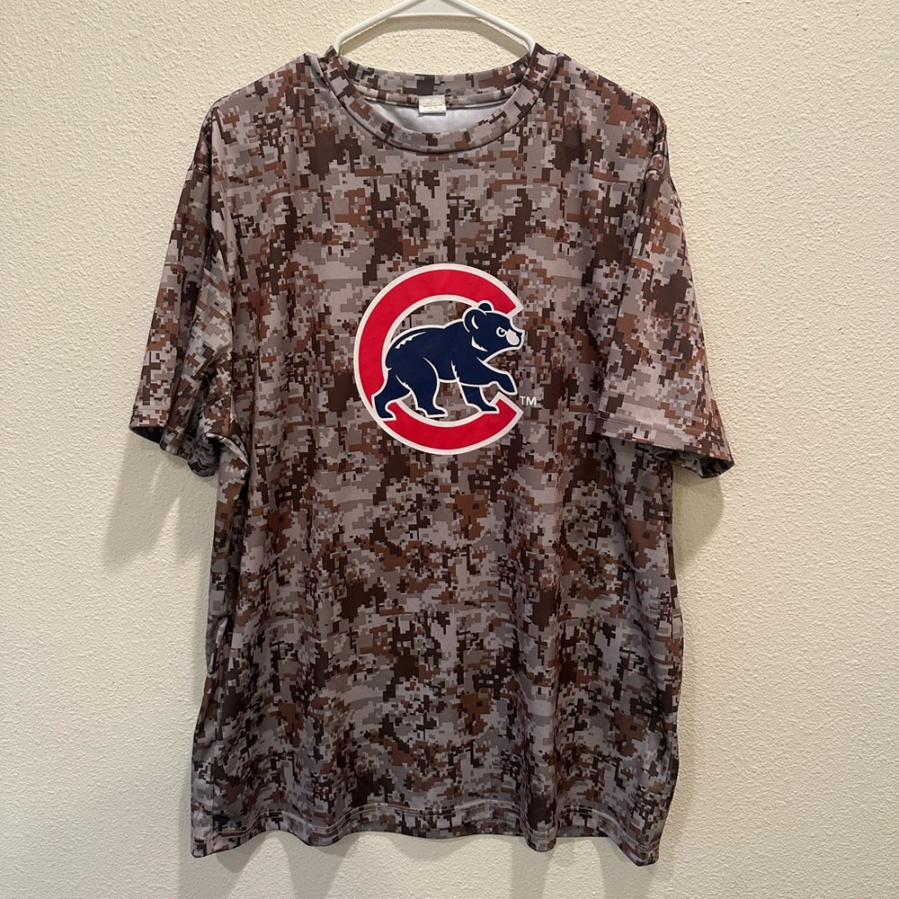 Camo Brown Chicago Cubs Graphic T-Shirt. Size: XL. #MLB. #ChicagoCubs